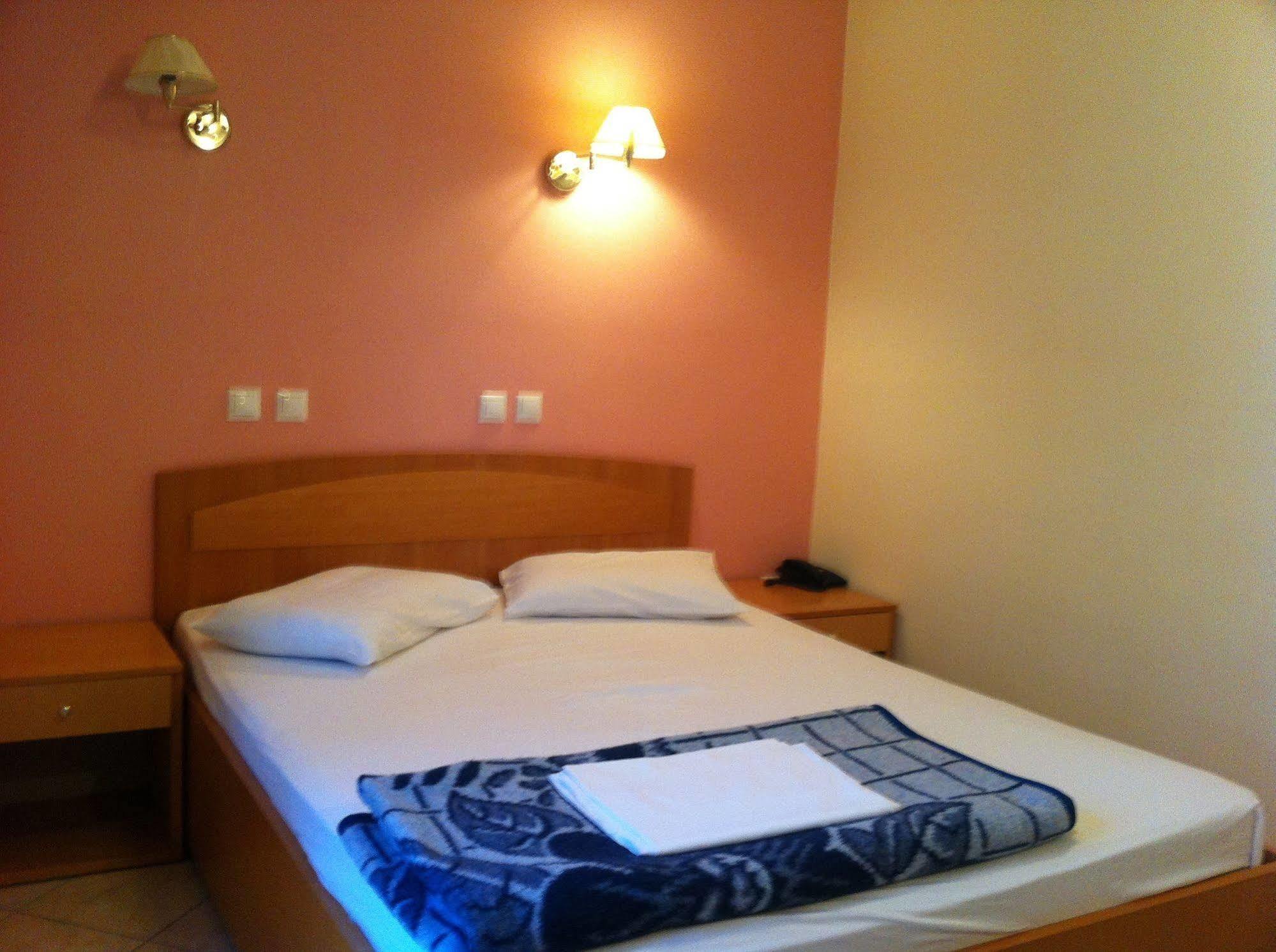Cybele Guest Accommodation Atenas Exterior foto